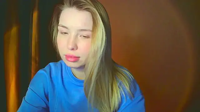 mia raspberrie online show from December 2024 08:49:02 PM