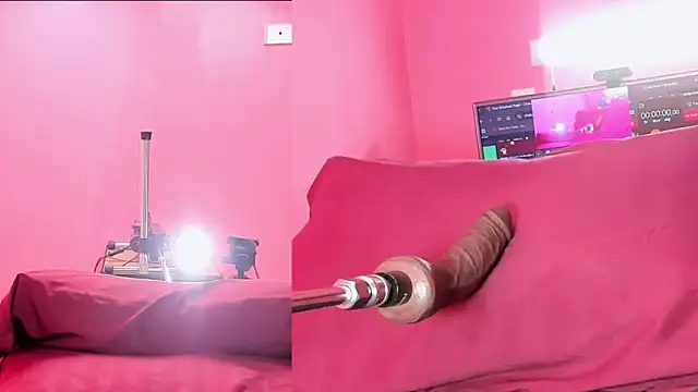 Criistal Thompson online show from February 2025 08:00:01 PM