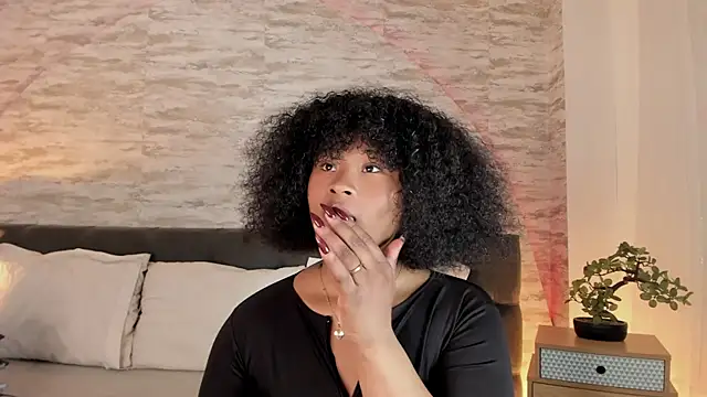 Anneth  M online show from October 2025 06:19:02 PM