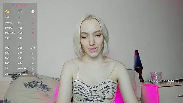 Snapshot of cheryl_mason chatting on December 2024 04:11:01 AM cheryl mason online show from December 2024 04:11:01 AM