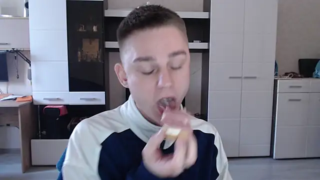 angryzan online show from January 2025 07:17:01 AM