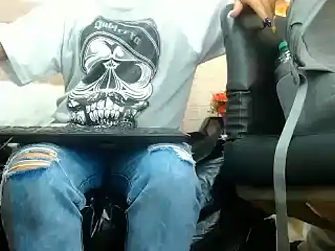 Snapshot of hairy_pussywet chatting on December 2024 07:12:01 PM hairy pussywet online show from December 2024 07:12:01 PM