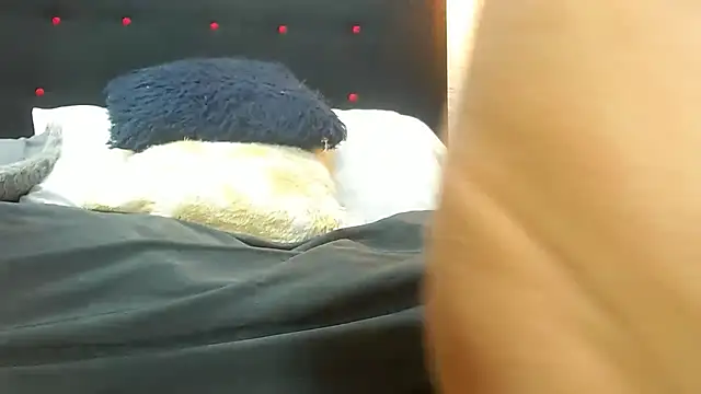 Snapshot of hairy_pussywet chatting on December 2024 01:24:02 AM hairy pussywet online show from December 2024 01:24:02 AM