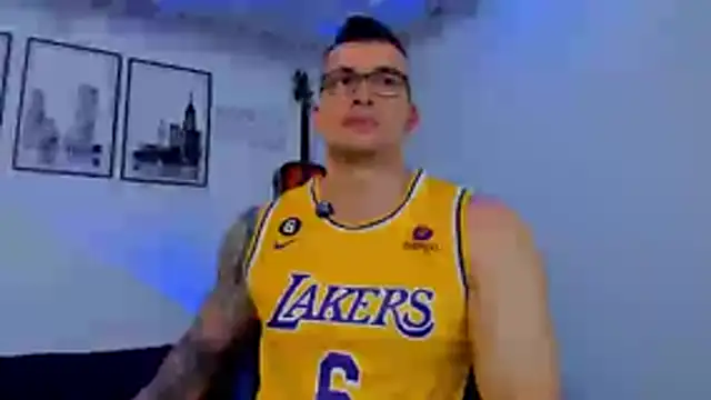 seancarreraa online show from May 2026 04:14:02 PM