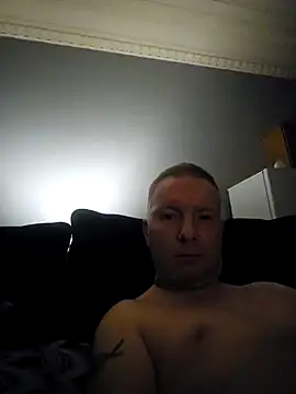 walker1979 online show from September 2025 10:32:01 PM