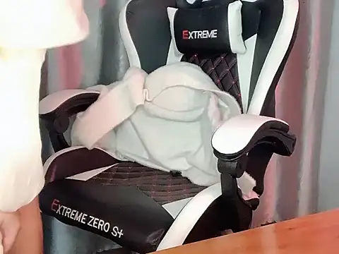 Snapshot of _Ely_ chatting on January 2025 05:37:02 AM Ely online show from January 2025 05:37:02 AM