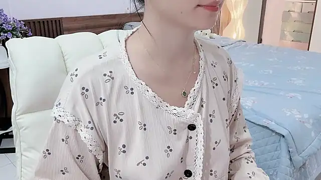 Snapshot of _Ely_ chatting on October 2025 04:24:02 AM Ely online show from October 2025 04:24:02 AM