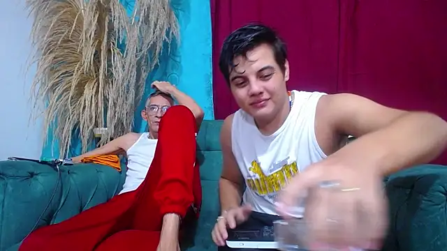 Snapshot of Leon_hot_X chatting on January 2025 04:04:01 AM Leon hot X online show from January 2025 04:04:01 AM