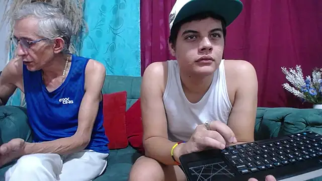 Snapshot of Leon_hot_X chatting on January 2025 08:48:01 PM Leon hot X online show from January 2025 08:48:01 PM