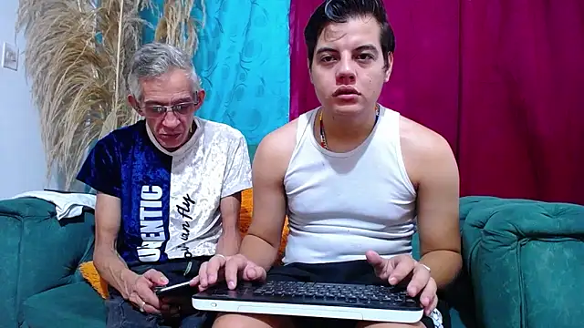 Snapshot of Leon_hot_X chatting on January 2025 01:48:01 PM Leon hot X online show from January 2025 01:48:01 PM