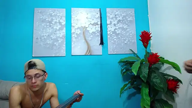 Snapshot of Leon_hot_X chatting on January 2025 12:11:01 AM Leon hot X online show from January 2025 12:11:01 AM