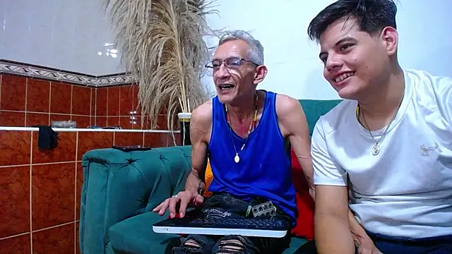 Snapshot of Leon_hot_X chatting on January 2025 10:41:02 PM Leon hot X online show from January 2025 10:41:02 PM