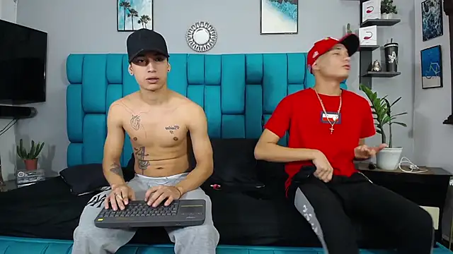 Snapshot of Leon_hot_X chatting on January 2025 11:54:01 PM Leon hot X online show from January 2025 11:54:01 PM