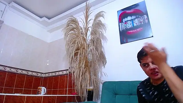 Snapshot of Leon_hot_X chatting on February 2025 07:40:02 PM Leon hot X online show from February 2025 07:40:02 PM