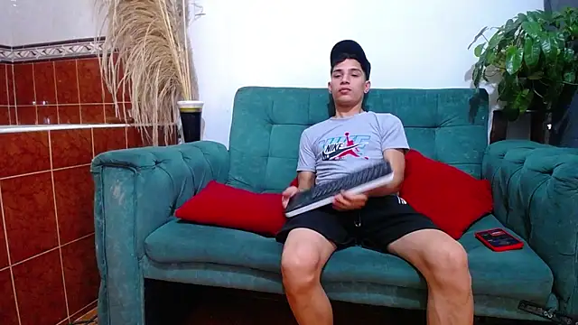 Snapshot of Leon_hot_X chatting on February 2025 06:56:01 PM Leon hot X online show from February 2025 06:56:01 PM