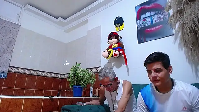 Snapshot of Leon_hot_X chatting on February 2025 10:14:01 PM Leon hot X online show from February 2025 10:14:01 PM