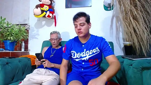 Snapshot of Leon_hot_X chatting on February 2025 09:26:02 PM Leon hot X online show from February 2025 09:26:02 PM