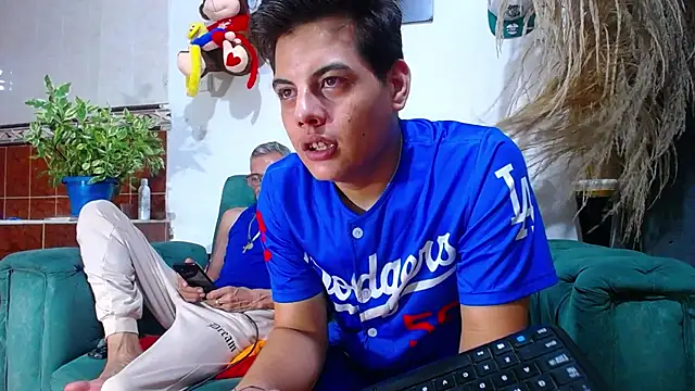 Snapshot of Leon_hot_X chatting on February 2025 07:22:01 AM Leon hot X online show from February 2025 07:22:01 AM