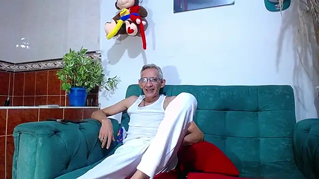 Snapshot of Leon_hot_X chatting on February 2025 09:26:02 PM Leon hot X online show from February 2025 09:26:02 PM