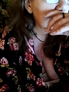 Snapshot of Snezhana chatting on February 2025 12:19:01 AM Snezhana online show from February 2025 12:19:01 AM