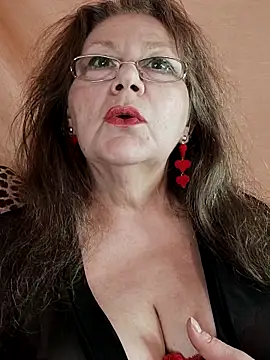 Snapshot of Snezhana chatting on February 2026 06:11:01 PM Snezhana online show from February 2026 06:11:01 PM