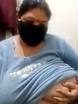 Snapshot of Shoni__ chatting on December 2024 05:48:01 PM Shoni online show from December 2024 05:48:01 PM