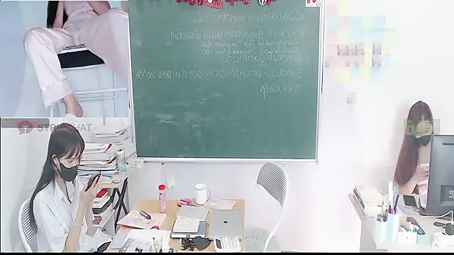 Snapshot of _Math_ chatting on December 2025 02:53:02 AM Math online show from December 2025 02:53:02 AM