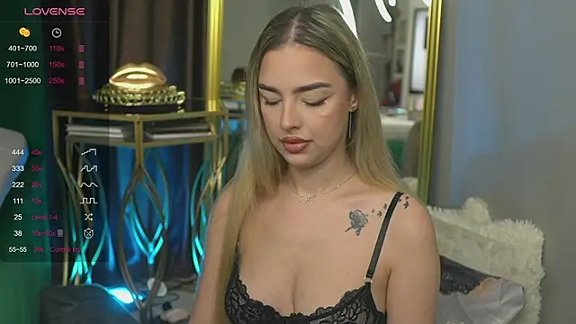 ScarletColes online show from January 2025 01:08:01 AM