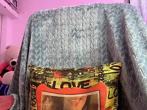 Snapshot of Royal_girl_1 chatting on September 2025 10:27:01 AM Royal girl 1 online show from September 2025 10:27:01 AM