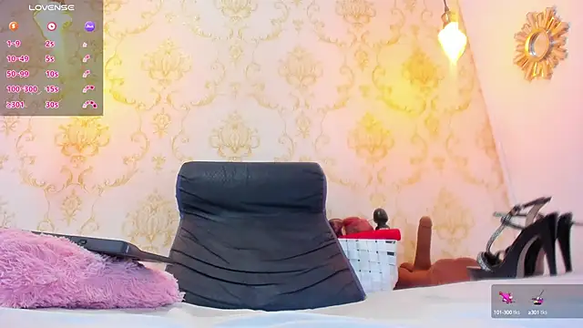 Snapshot of EIMY-ROBERTS chatting on March 2025 08:38:02 PM EIMY-ROBERTS online show from March 2025 08:38:02 PM