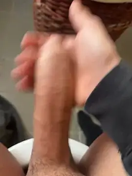 Snapshot of LucaDonna998 chatting on March 2025 03:29:02 PM LucaDonna998 online show from March 2025 03:29:02 PM