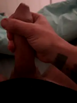 Snapshot of LucaDonna998 chatting on December 2025 02:17:01 AM LucaDonna998 online show from December 2025 02:17:01 AM