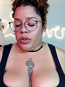 Snapshot of Dirty_sara17 chatting on November 2025 09:35:02 PM Dirty sara17 online show from November 2025 09:35:02 PM