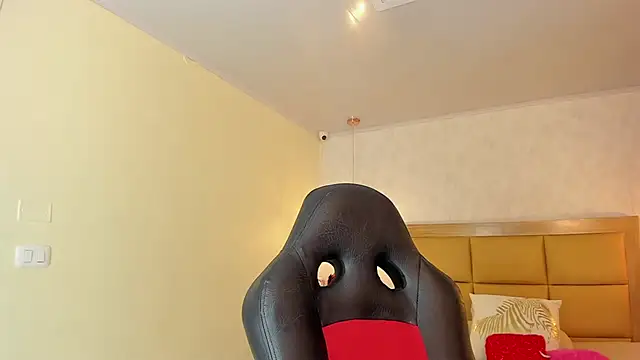 LARSONMIA online show from March 2026 12:31:02 PM