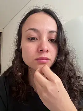 Megan Rodrigo online show from May 2026 12:00:02 PM