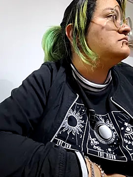 lucky-leah online show from October 2025 03:27:02 AM