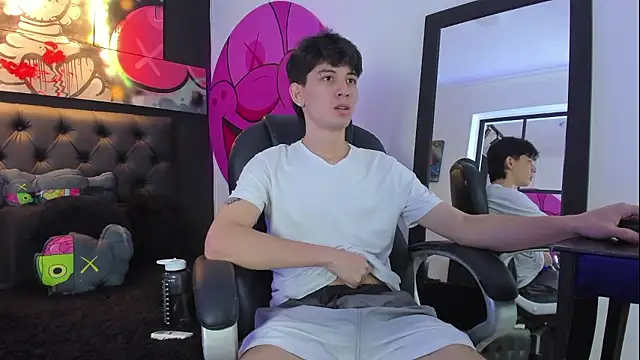 Santi delacruz online show from December 2024 01:42:02 PM