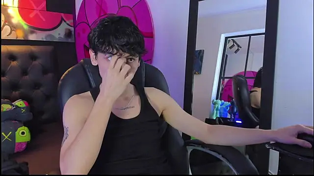 Santi delacruz online show from January 2025 03:01:01 PM