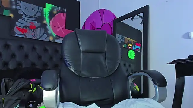 Santi delacruz online show from January 2025 07:43:01 PM