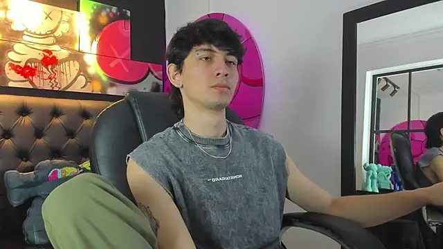 Santi delacruz online show from February 2025 03:20:01 PM