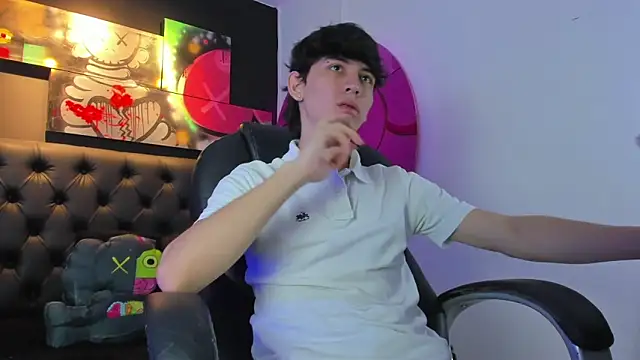 Santi delacruz online show from February 2025 01:54:01 PM