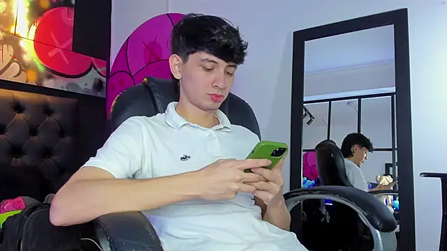 Santi delacruz online show from February 2025 04:24:02 PM