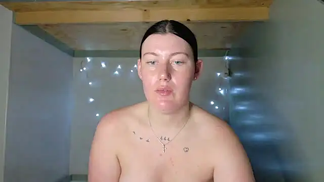 Snapshot of C1eopatra chatting on November 2025 07:06:01 PM C1eopatra online show from November 2025 07:06:01 PM