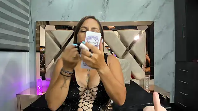 Susy wisee online show from February 2025 06:41:01 AM