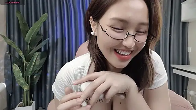 Snapshot of Cothy_Ti chatting on January 2025 01:03:01 PM Cothy Ti online show from January 2025 01:03:01 PM