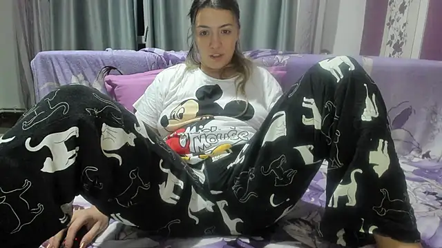 Snapshot of Dyana_Kaylinn chatting on December 2024 03:18:02 AM Dyana Kaylinn online show from December 2024 03:18:02 AM