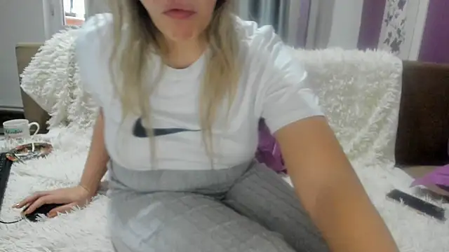 Snapshot of Dyana_Kaylinn chatting on December 2024 07:24:01 AM Dyana Kaylinn online show from December 2024 07:24:01 AM