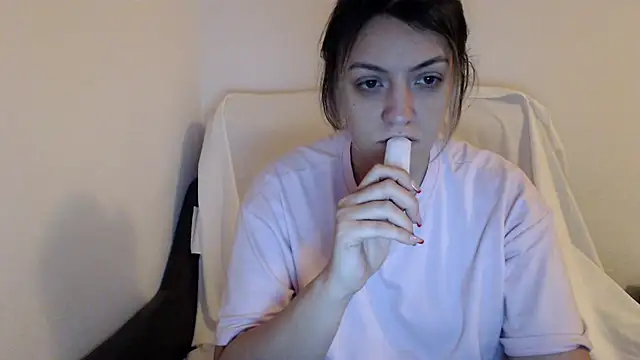 Snapshot of Dyana_Kaylinn chatting on December 2024 07:34:02 PM Dyana Kaylinn online show from December 2024 07:34:02 PM