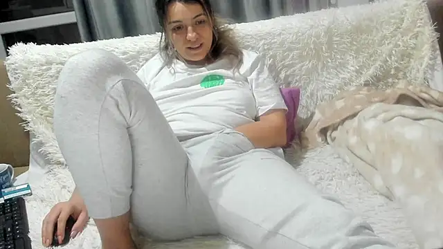 Snapshot of Dyana_Kaylinn chatting on January 2025 04:48:02 AM Dyana Kaylinn online show from January 2025 04:48:02 AM