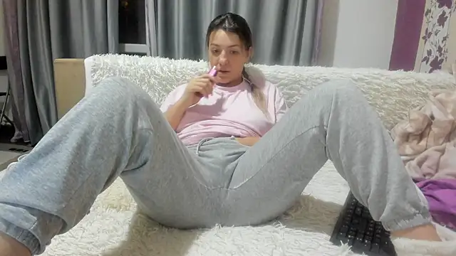 Snapshot of Dyana_Kaylinn chatting on January 2025 04:59:01 AM Dyana Kaylinn online show from January 2025 04:59:01 AM